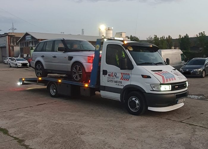 Range Rover pe platforma auto de tractari in Iasi, Traian TKD.
